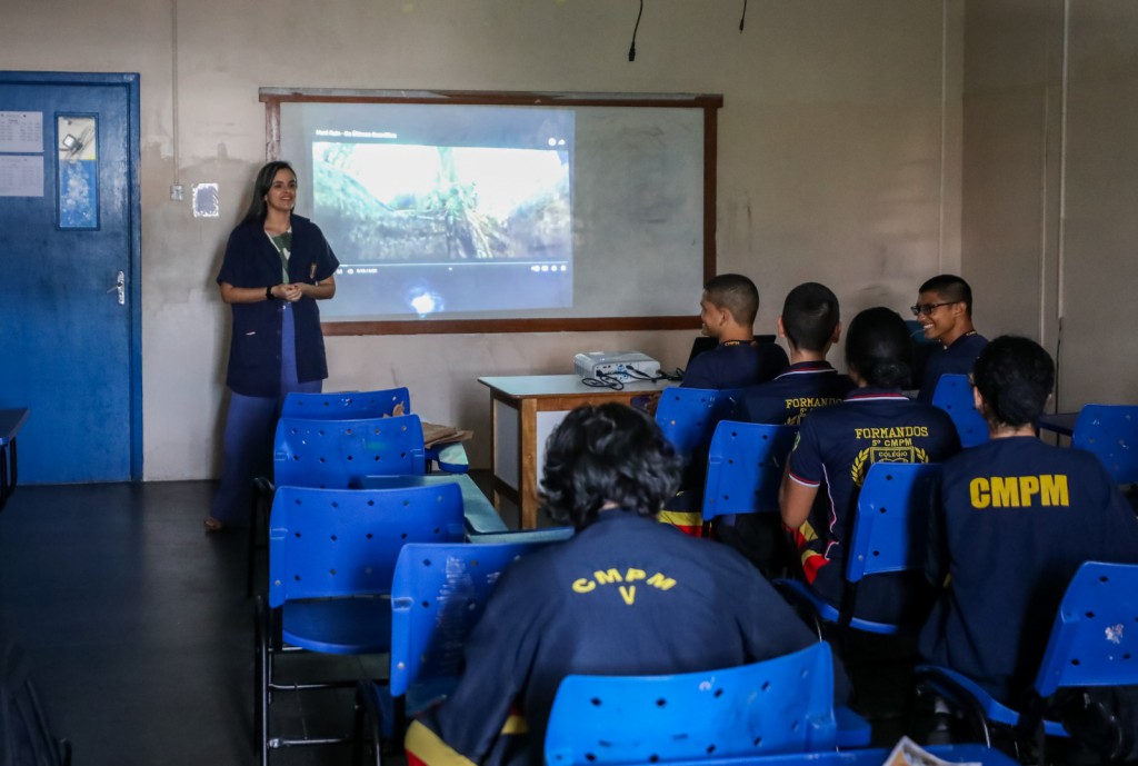 Projeto_apoiado_pelo_Governo_do_Amazonas_incentiva_o_senso_crítico_de_estudantes_do_Ensino_Médio_por_meio_do_cinema_Foto_Nathalie Brasil