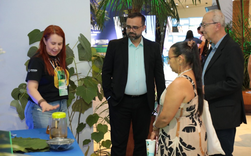 Fapeam apresenta projetos na área de biotecnologia e novos materiais em conferência no Vasco Vasques-Ayrton Lopes-Fapeam (3)