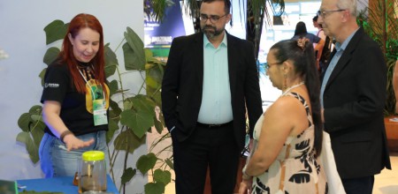 Fapeam apresenta projetos na área de biotecnologia e novos materiais em conferência no Vasco Vasques-Ayrton Lopes-Fapeam (3)