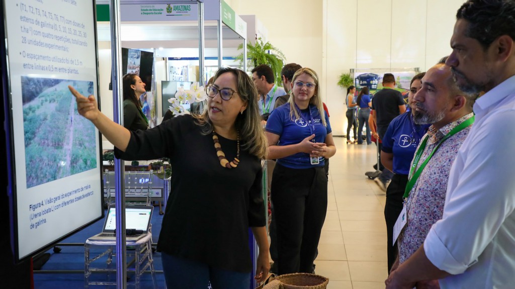 FAPEAM -Pesquisadora Albejamere Pereira de Castro - pesquisas inovadoras na área de sustentabilidade são apresentadas em congresso internacional - FOTO _ AYRTON LOPES (4)