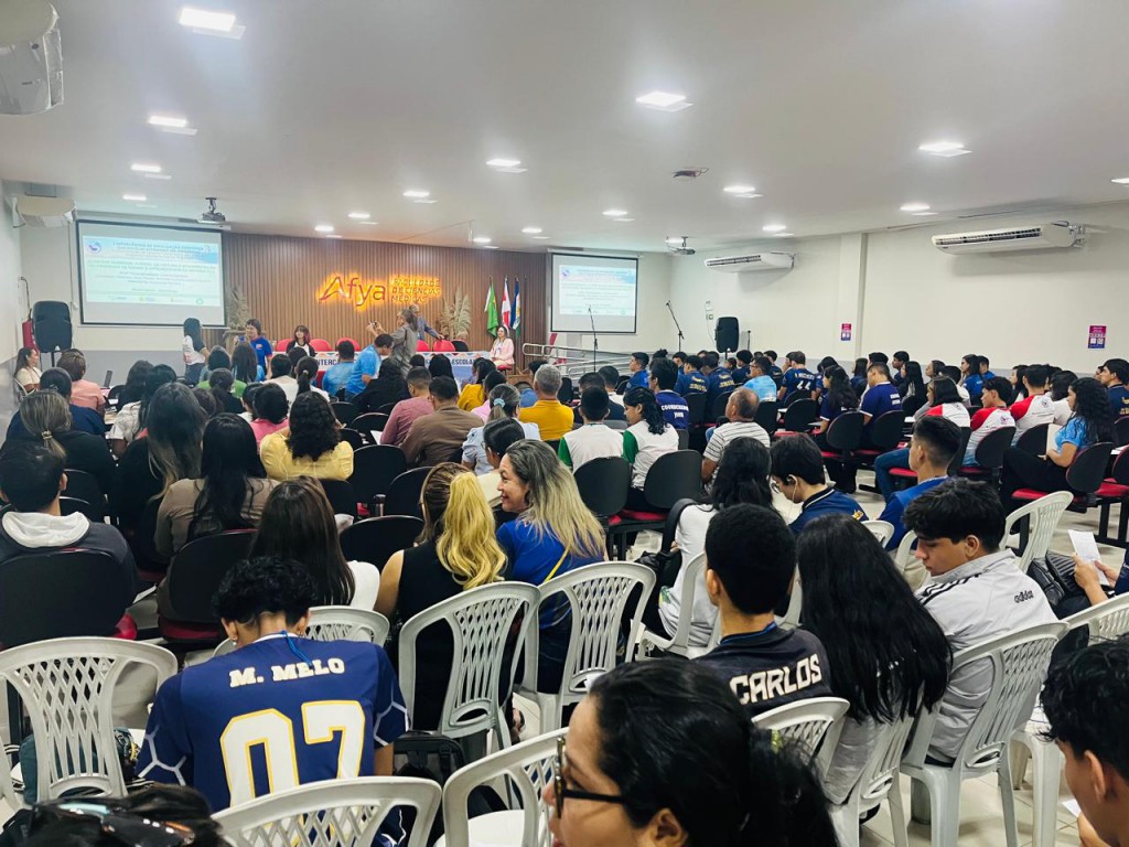 Fapeam Escolas públicas no interior recebem  Intercâmbio de Divulgação Científica Foto Arquivo pessoal da pesquisadora Joristela de Souza Queiroz (2)