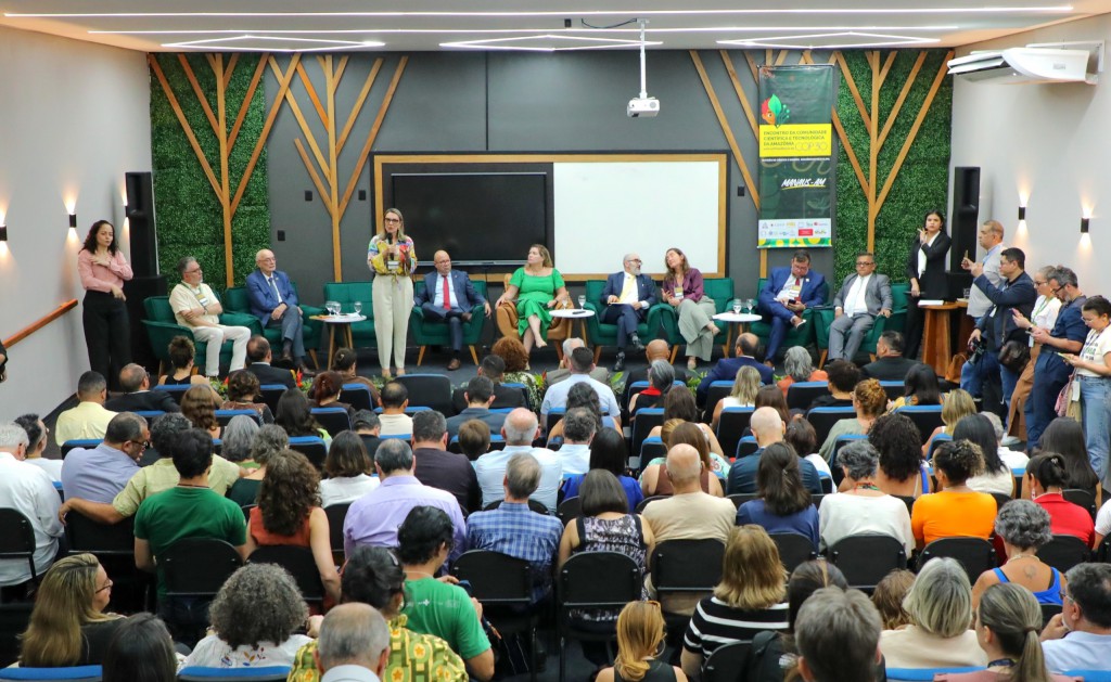 Fapeam participa de encontro entre a comunidade científica da Amazônia e a presidência da COP30_Foto_Ayrton_Lopes_1