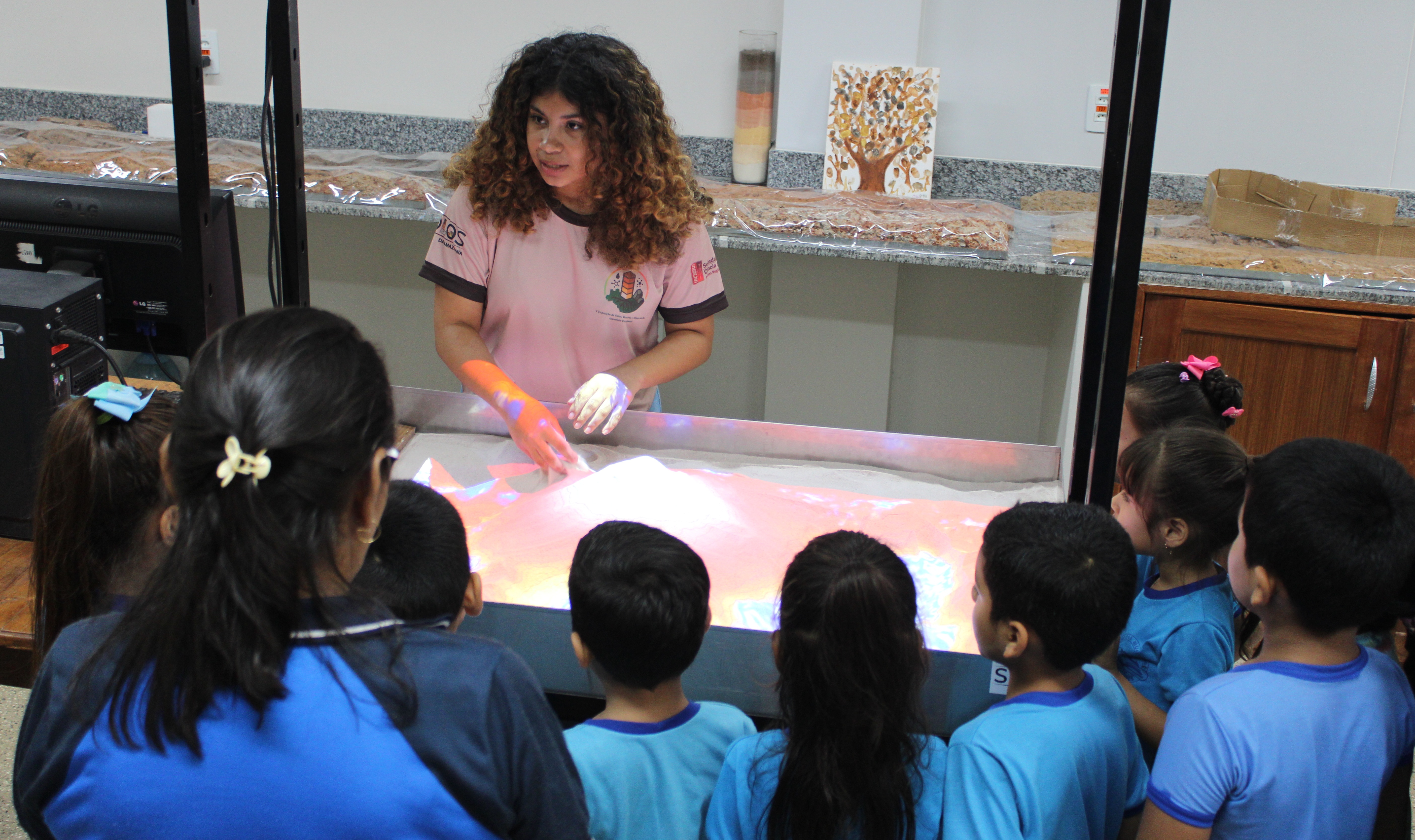 Governo_do_Amazonas_apoia_exposicao_de_solos_rochas_e_minerais_em_Itacoatiara_Foto_ Acervo_Luis_Antonio_Coutrim_3